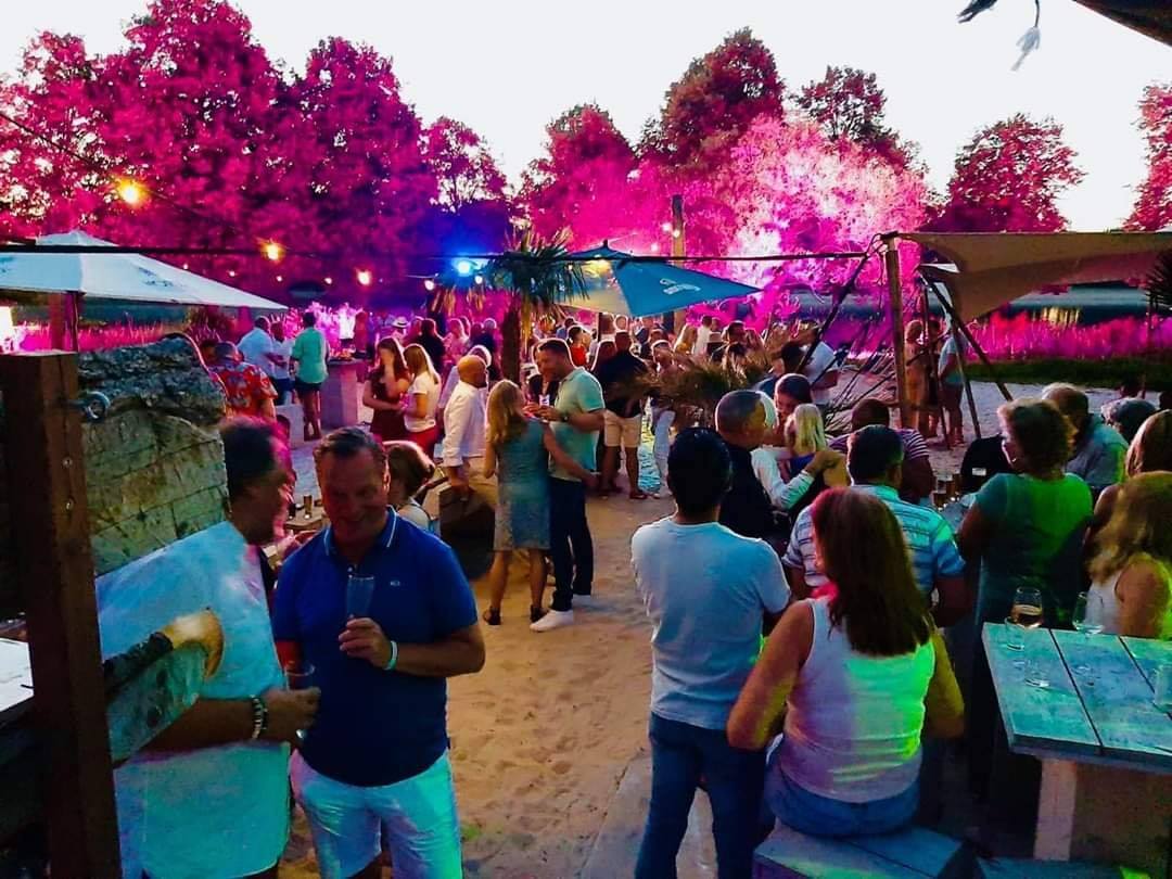 Brodazz beach de feestlocatie voor ieder personeelsfeest centraal gelegen midden Nederland, Apeldoorn, Deventer, Zutphen, Voorst, Twello