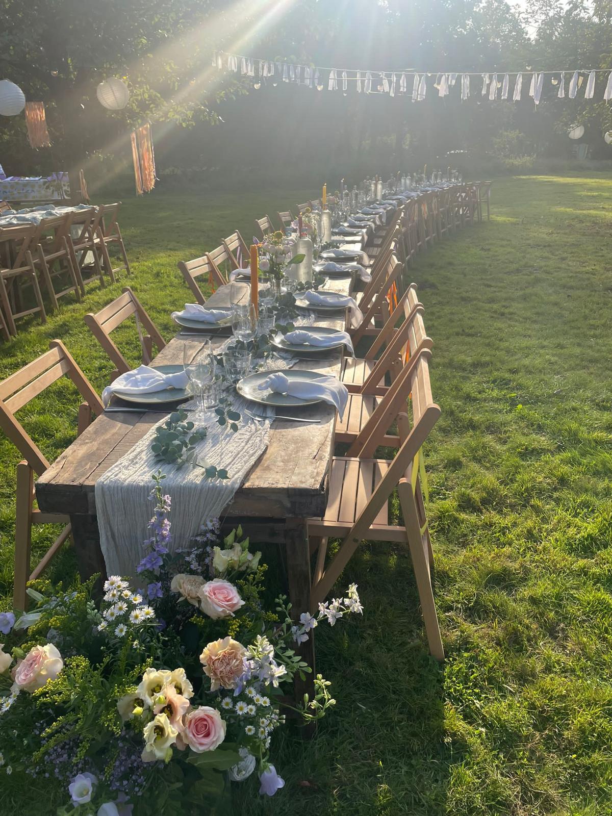 Tafelstyling lange tafels bij Hofstede de Middelburg, Italiaanse stijl bruiloft diner