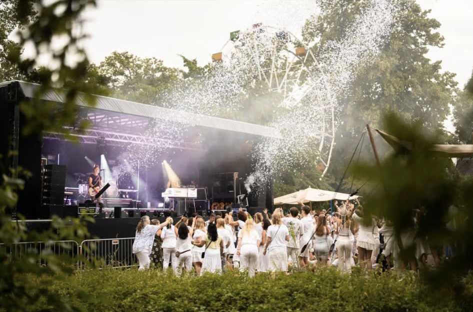 Bedrijfsfeest festivalstyle bij Brodazz beach en Hofstede de Middelburg, Groot bedrijfsevenement, evenementen organisatie